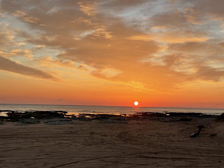 Spiaggia Giallonardo tramonto